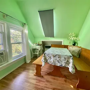  Holiday home Cozy 1-bedroom Loft With Falls View 4mins To Falls Canada